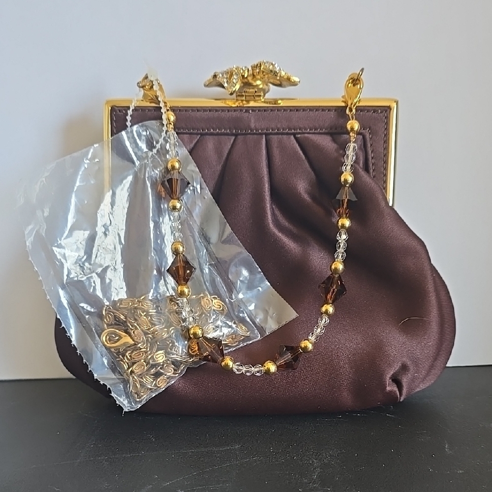 Elegant Brown and Gold Clutch with Sophisticated Design